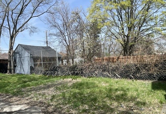 16837 Winthrop St, Detroit, MI 48235 - view of yard with an outbuilding