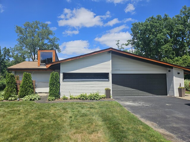 2330 N Pine Center Dr, West Bloomfield, MI 48323 - view of side of home featuring a lawn and driveway