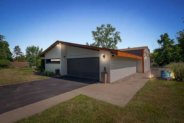 2330 N Pine Center Dr, West Bloomfield, MI 48323 - view of front of home featuring an attached garage, driveway, and a front lawn