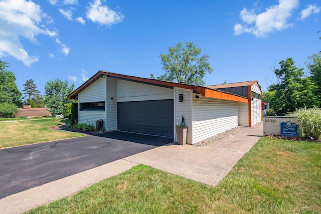 2330 N Pine Center Dr, West Bloomfield, MI 48323 - garage featuring driveway