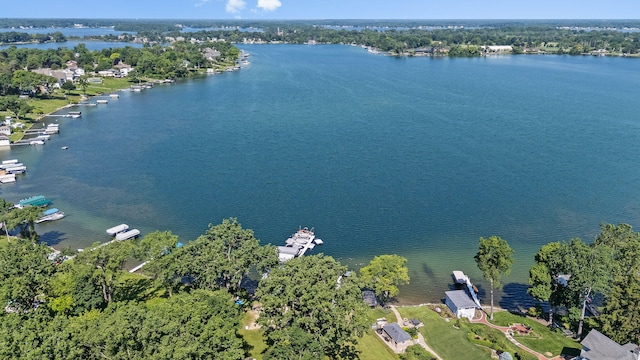 2330 N Pine Center Dr, West Bloomfield, MI 48323 - aerial view of property's location with a large body of water