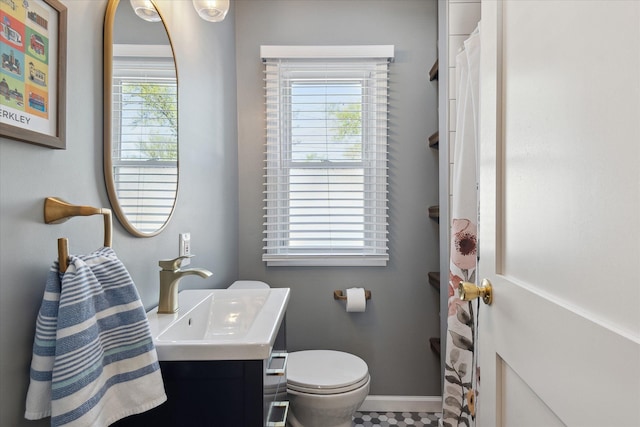 full bath featuring vanity, baseboards, curtained shower, and toilet