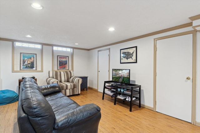 living area with crown molding, baseboards, recessed lighting, and light wood-style flooring