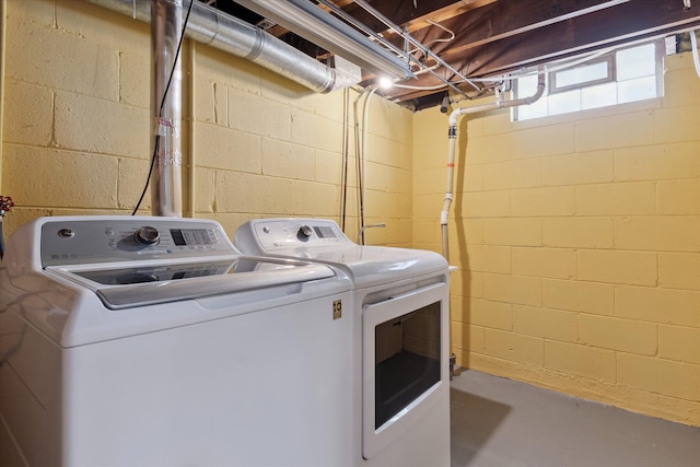 clothes washing area featuring laundry area and washing machine and dryer