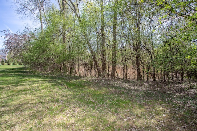 1683 Mark Hopkins Rd, Bloomfield Hills, MI 48302 - view of grassy yard