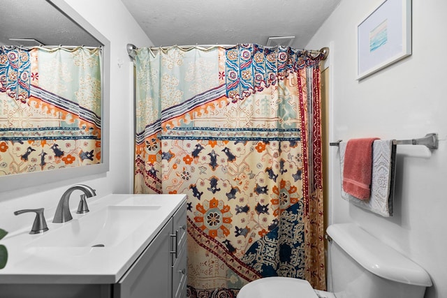 927 Carver St, Traverse City, MI 49686 - bathroom with vanity, visible vents, toilet, a textured ceiling, and a shower with curtain
