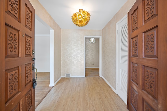 605 S Higbie Pl, Grosse Pointe Woods, MI 48236 - entrance foyer featuring light wood-style flooring and baseboards