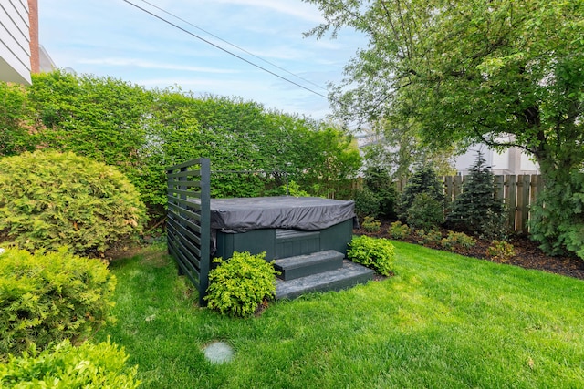 view of yard featuring a hot tub