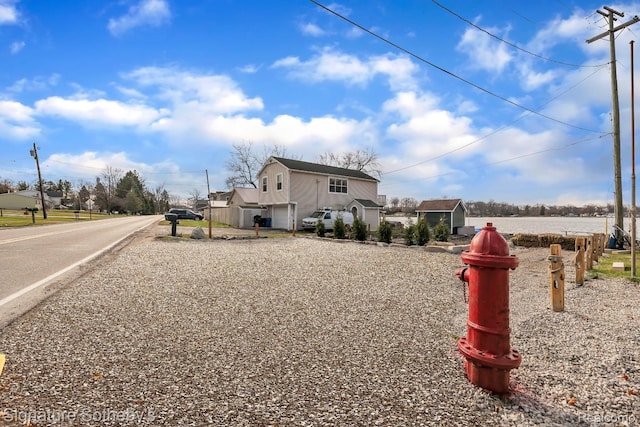 1717 S Hughes Rd, Brighton, MI 48114