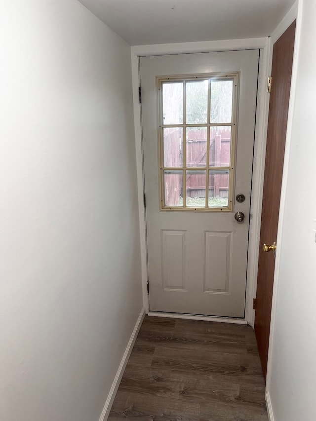 25954 Salem Unit 5, Roseville, MI 48066 - entryway featuring baseboards and dark wood-type flooring