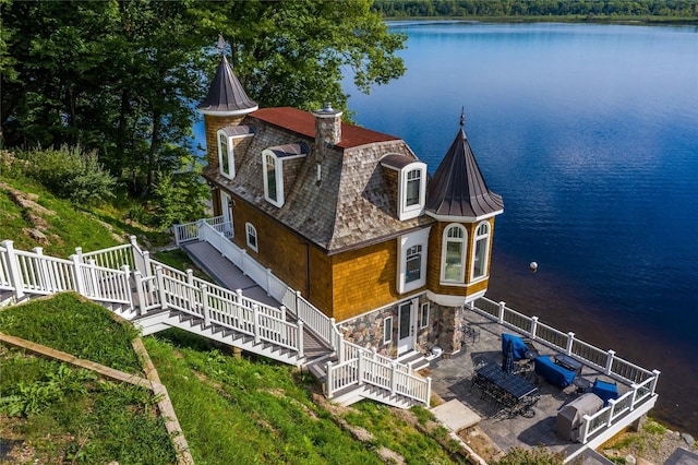 bird's eye view featuring a water view