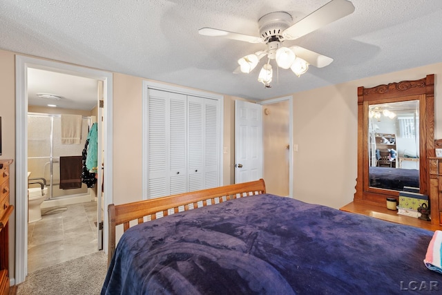 bedroom featuring a textured ceiling, ceiling fan, ensuite bathroom, and a closet