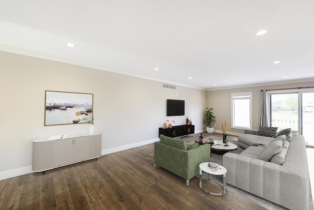 living area featuring visible vents, ornamental molding, wood finished floors, baseboards, and recessed lighting