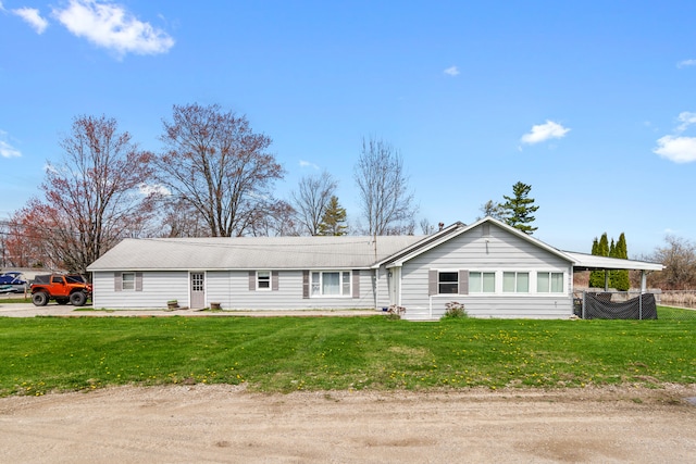 single story home featuring a front yard