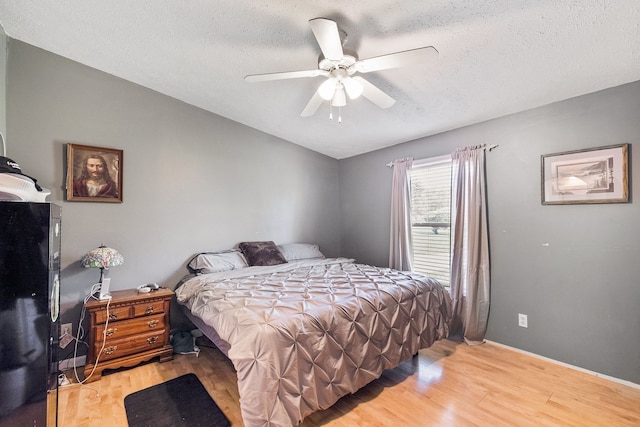 8239 Vanadia Dr, Mount Morris, MI 48458 - bedroom featuring a textured ceiling, ceiling fan, and wood finished floors