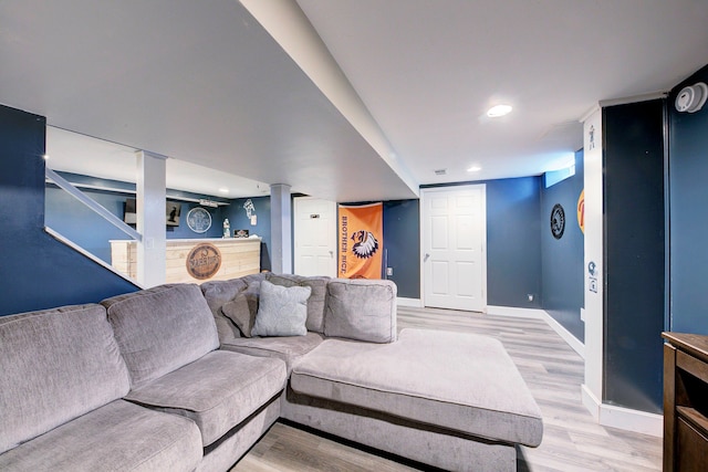 living room with light wood-style flooring, baseboards, and recessed lighting