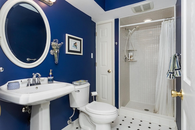 bathroom featuring visible vents, toilet, and a shower stall