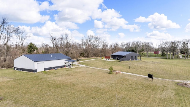 view of yard with an outdoor structure
