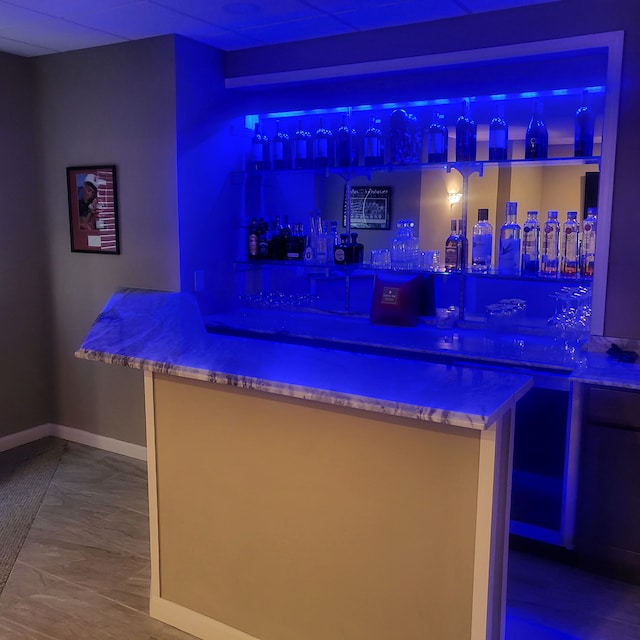 bar with a dry bar and baseboards