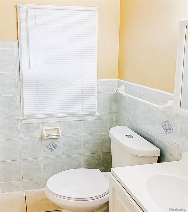 11696 Glastonbury Ave, Detroit, MI 48228 - half bath with toilet, tile walls, vanity, and wainscoting