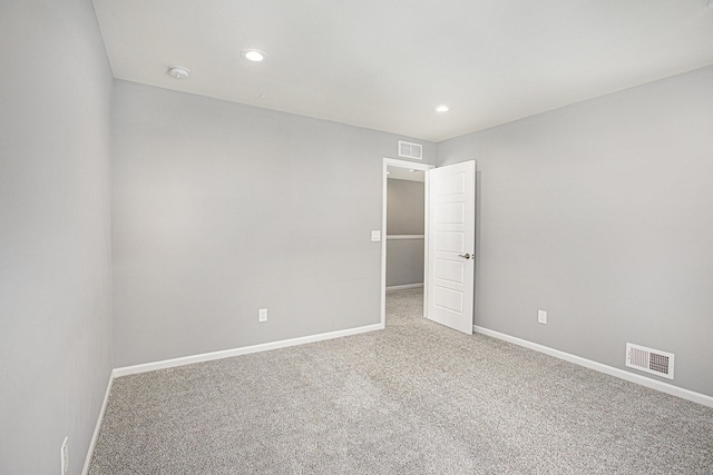 carpeted spare room with visible vents, recessed lighting, and baseboards