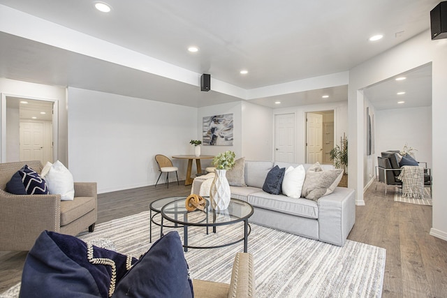 living area featuring baseboards, recessed lighting, and wood finished floors
