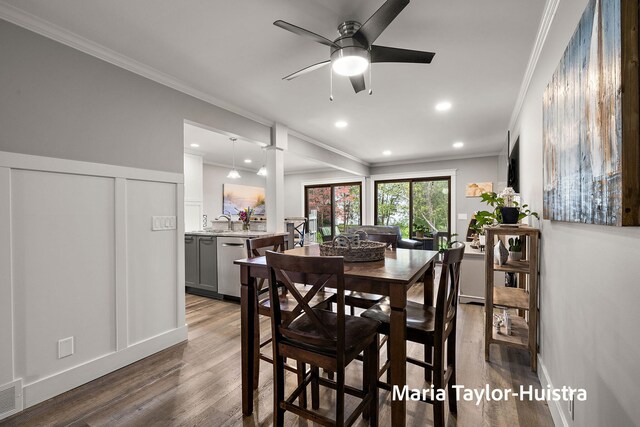 dining area with ornamental molding, wood finished floors, baseboards, ceiling fan, and recessed lighting