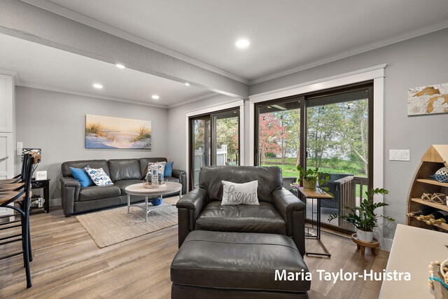living area with recessed lighting, baseboards, ornamental molding, and light wood-style floors