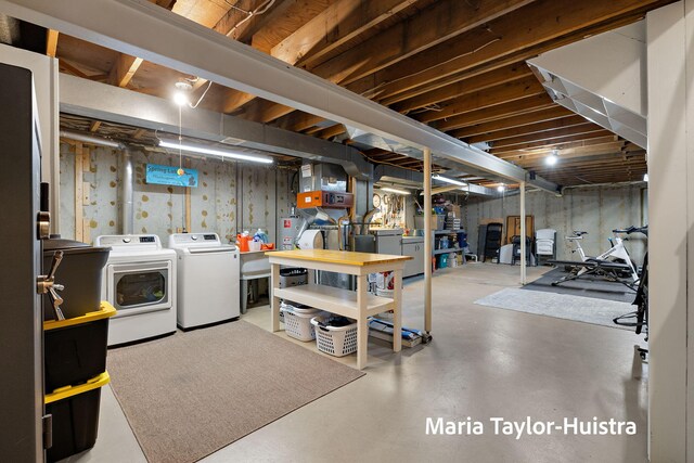 unfinished below grade area featuring washing machine and clothes dryer