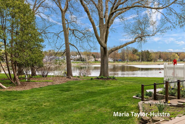 view of yard featuring a water view