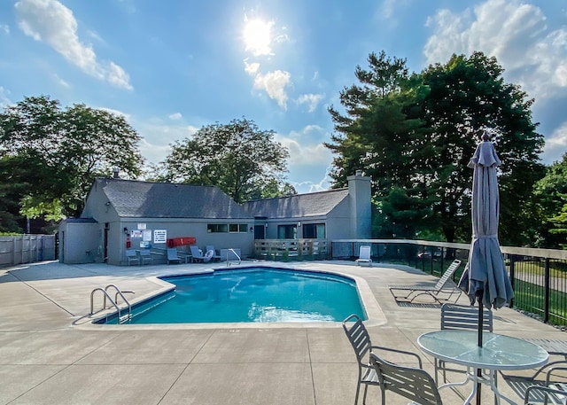 2204 Rivenoak Ct, Ann Arbor, MI 48103 - community pool featuring fence and a patio area