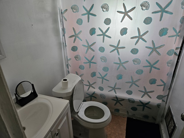 bathroom with vanity, shower / tub combo with curtain, and toilet