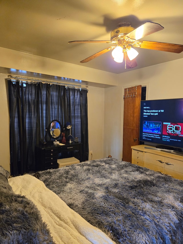 bedroom featuring a ceiling fan
