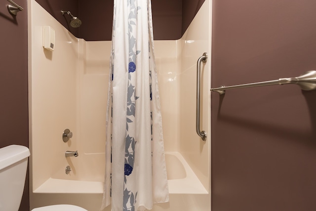 full bath with toilet and shower / bath combo with shower curtain