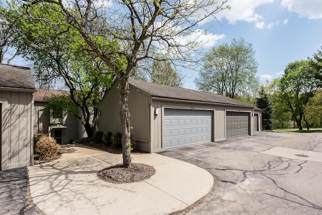 view of detached garage