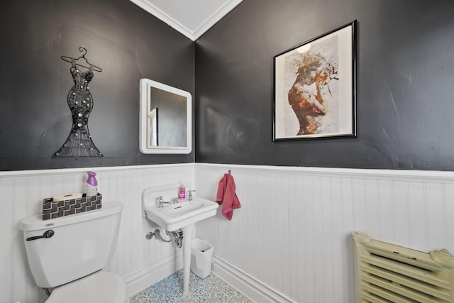 206 S Webster St, Jackson, MI 49203 - bathroom with ornamental molding, wainscoting, and toilet