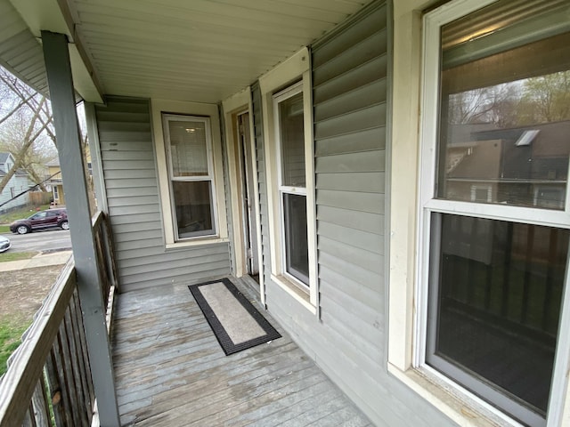 balcony featuring covered porch