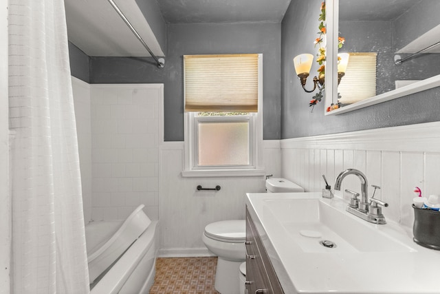 1111 N Franklin St, Dearborn, MI 48128 - bathroom featuring a wainscoted wall, shower / bath combo with shower curtain, vanity, and toilet