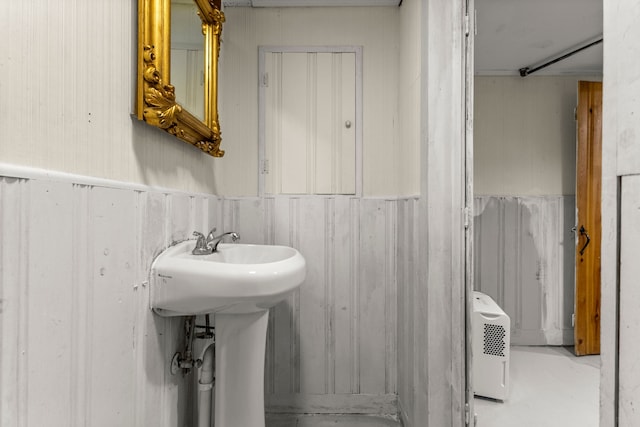 1111 N Franklin St, Dearborn, MI 48128 - bathroom with a sink and a wainscoted wall