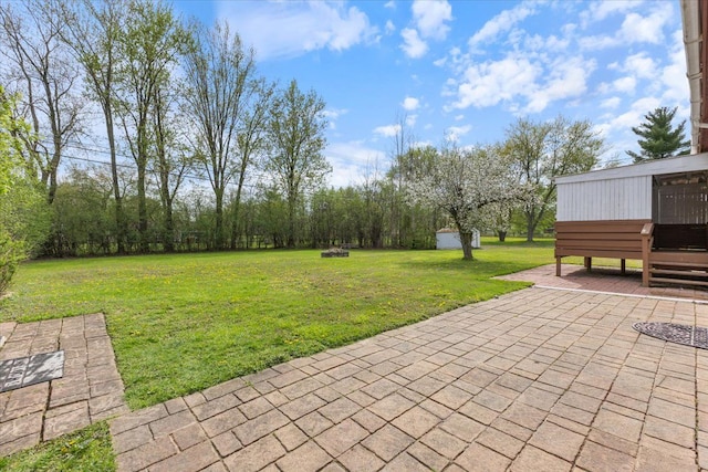 view of yard featuring a patio