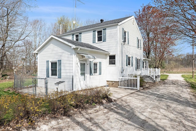 view of front of property featuring a shingled roof