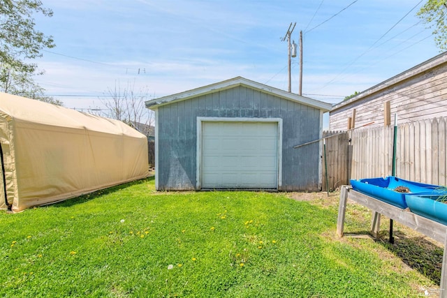 934 Smith St, Monroe, MI 48161 - detached garage with fence and driveway