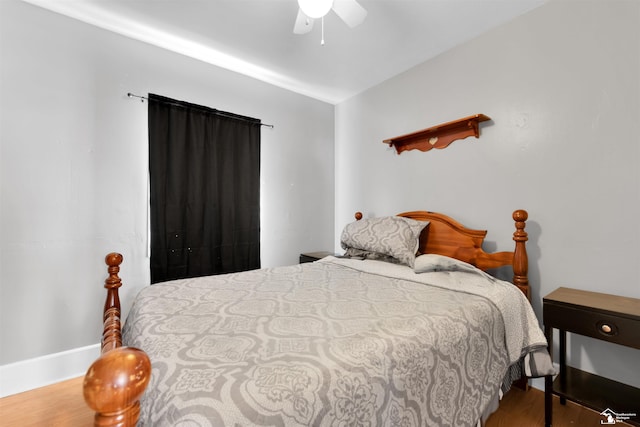 934 Smith St, Monroe, MI 48161 - bedroom featuring ceiling fan and wood finished floors