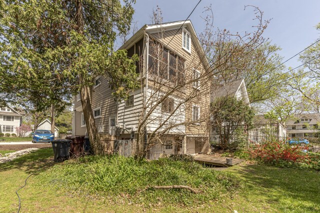 view of side of property featuring a lawn