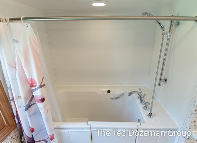 bathroom featuring shower / bathtub combination with curtain