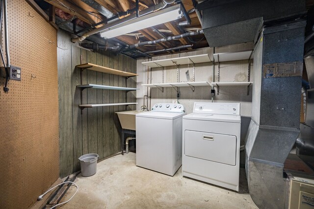 washroom with laundry area and washer and clothes dryer