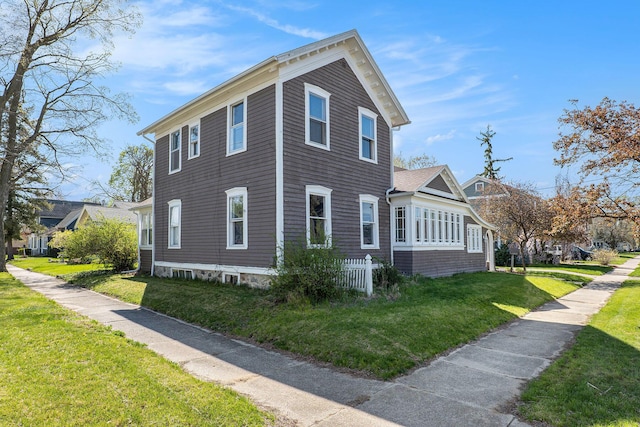 view of side of property featuring a lawn