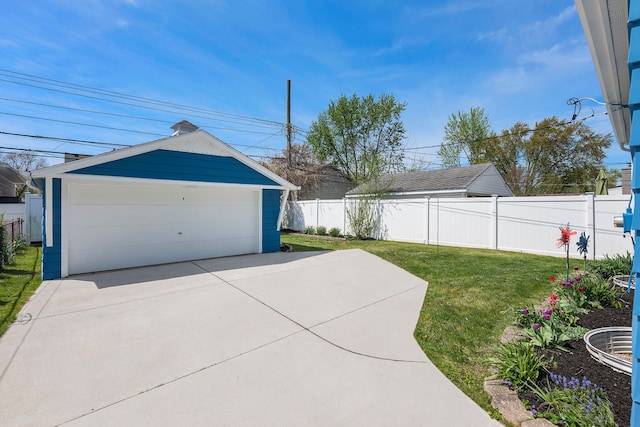 view of yard featuring an outdoor structure, fence, and a detached garage