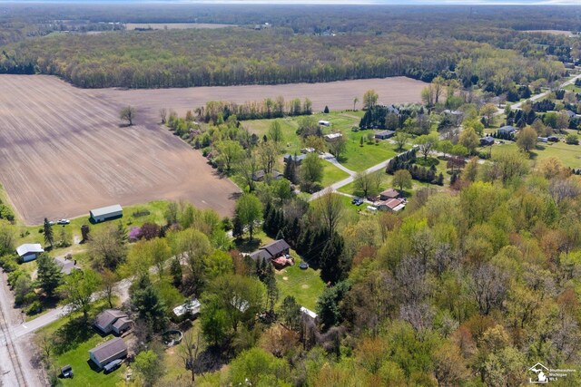 bird's eye view featuring a rural view and a wooded view