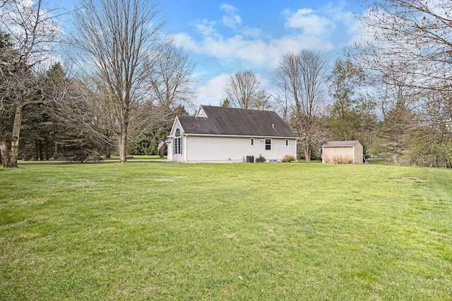 view of yard with an outdoor structure and a shed